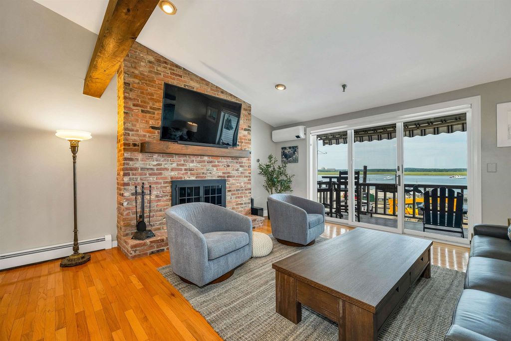 Image 7 of property listing at 20 Harris Ave Unit 10, Hampton, NH 03842