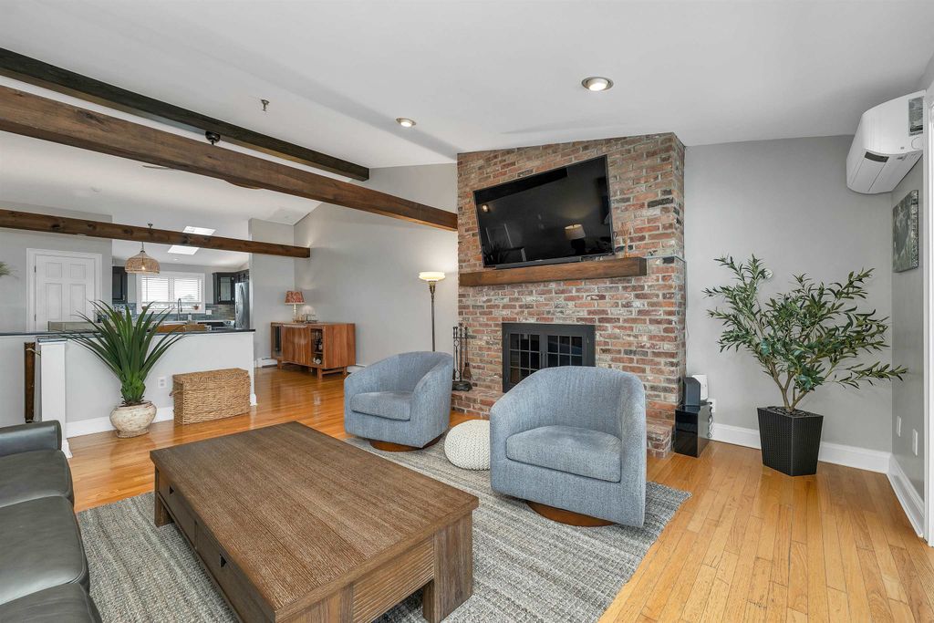Image 8 of property listing at 20 Harris Ave Unit 10, Hampton, NH 03842