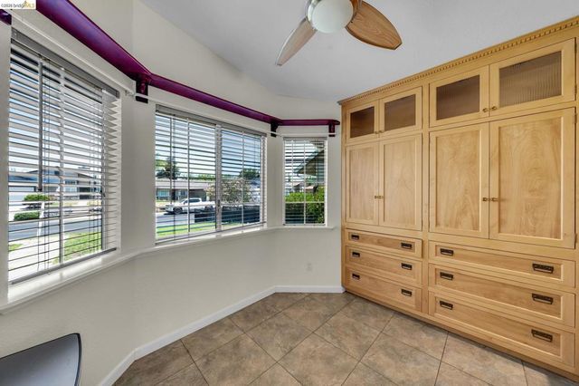 1733 Pine Ct, Oakley, CA 94561