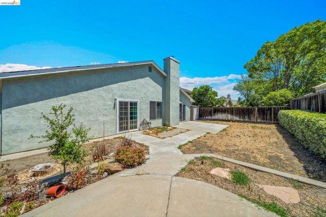 1733 Pine Ct, Oakley, CA 94561