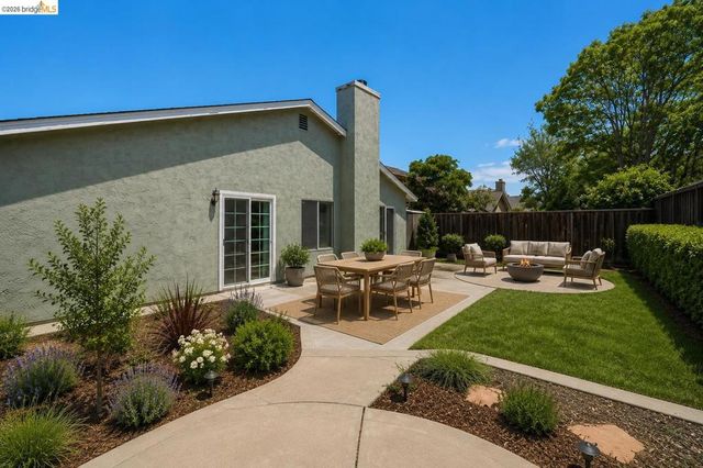 1733 Pine Ct, Oakley, CA 94561