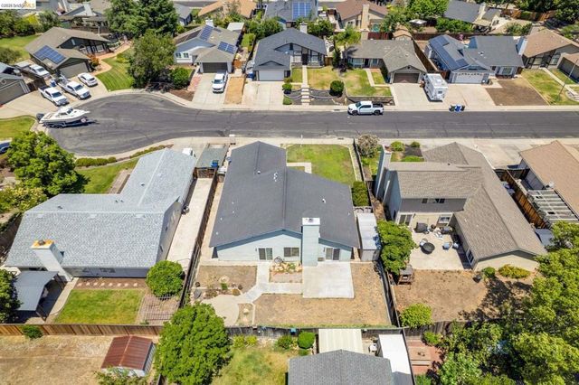 1733 Pine Ct, Oakley, CA 94561