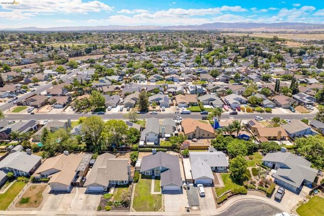 1733 Pine Ct, Oakley, CA 94561
