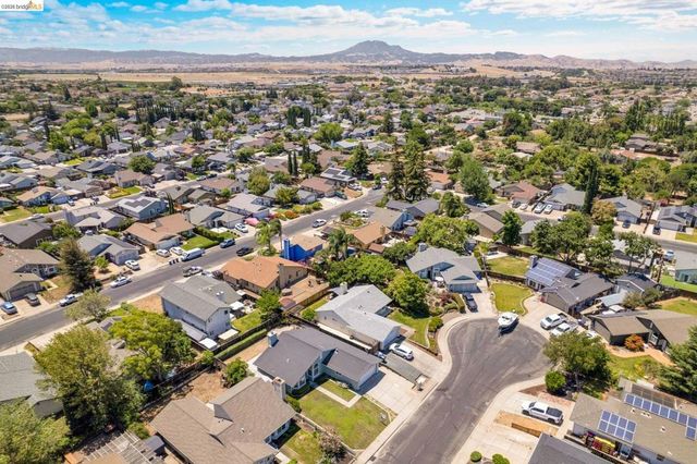 1733 Pine Ct, Oakley, CA 94561