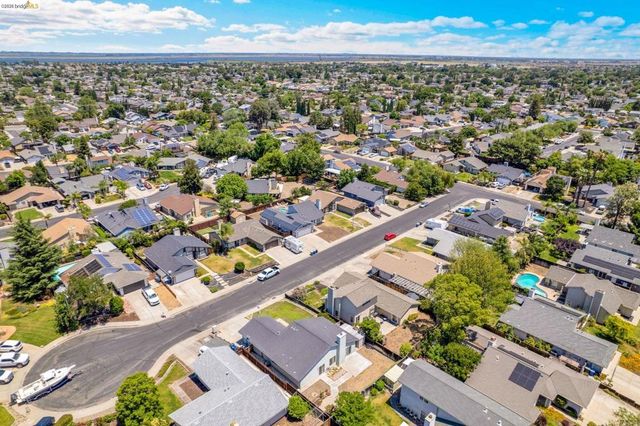 1733 Pine Ct, Oakley, CA 94561