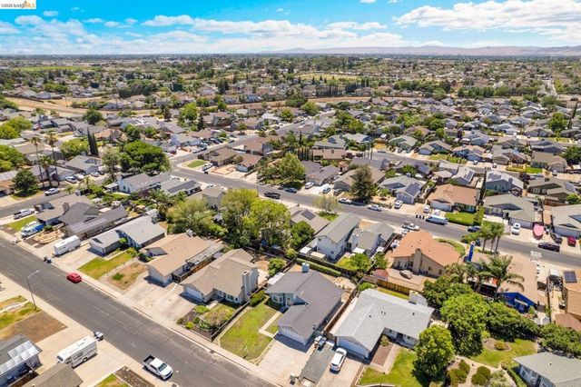 1733 Pine Ct, Oakley, CA 94561