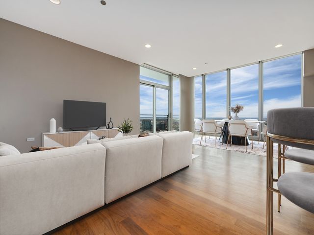 737 W Washington Boulevard 3608, Chicago, IL 60661