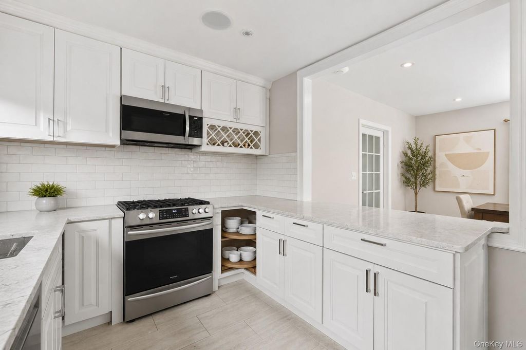 16 Marlboro Place, Bellmore, NY 11710 — photo 5