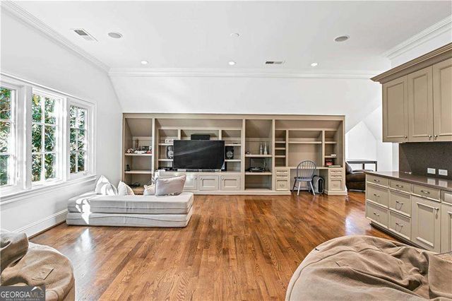 369 Pine Tree Drive NE, Atlanta, GA 30305