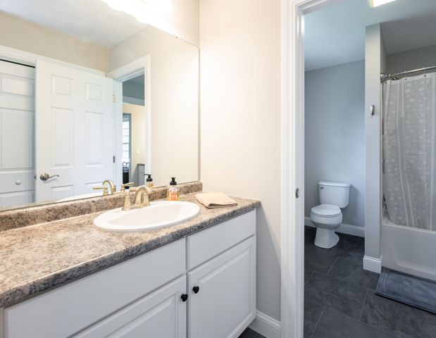 5 Barbie Court, Merrimack, NH 03054