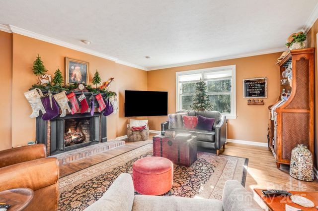 616 Erkwood Drive, Henderson, NC 28739