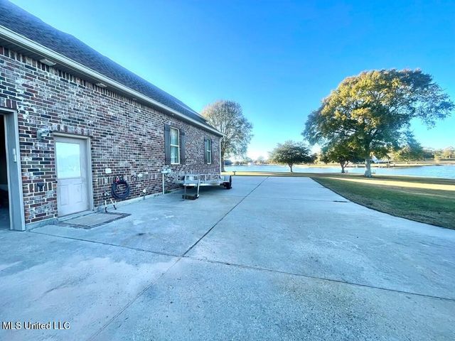 6 Lunker Lane, Poplarville, MS 39470