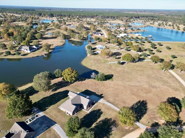 6 Lunker Lane, Poplarville, MS 39470