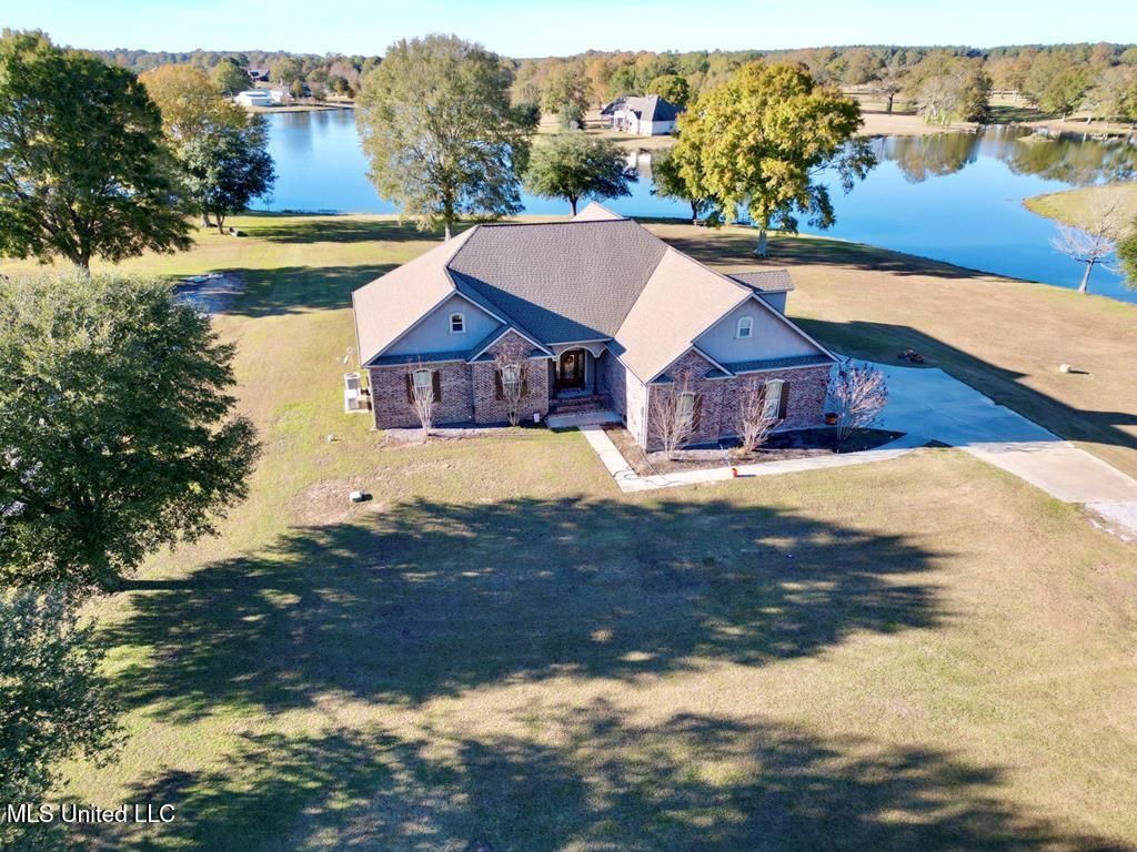 6 Lunker Lane, Poplarville, MS 39470