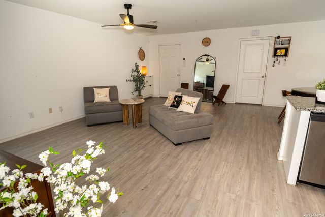 7222 SILOS RDG, San Antonio, TX 78252