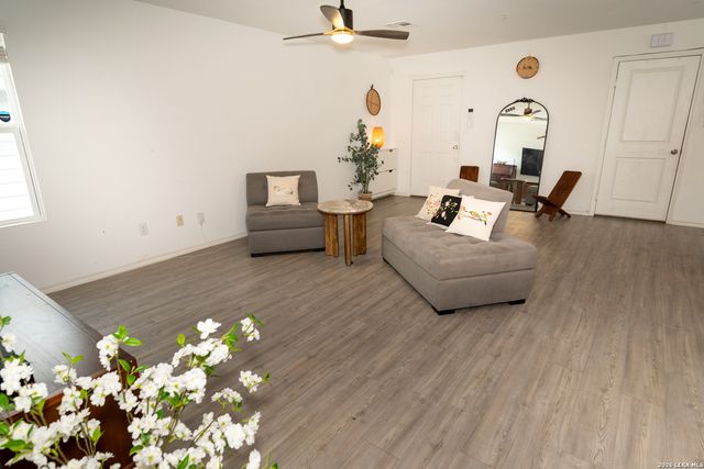 7222 SILOS RDG, San Antonio, TX 78252