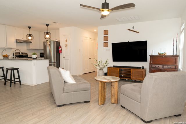7222 SILOS RDG, San Antonio, TX 78252