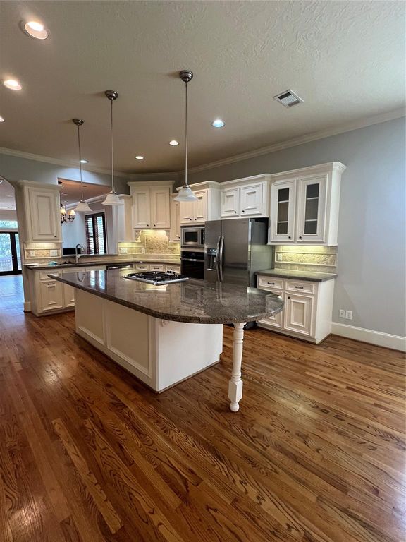 2330 Camden Drive, Houston, TX 77021
