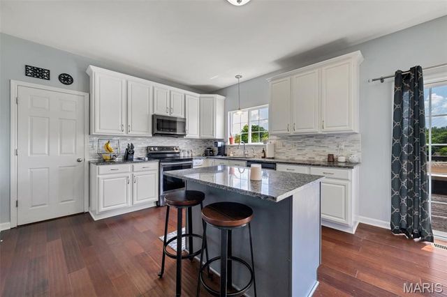 2 Doe Valley Court, O'fallon, MO 63366