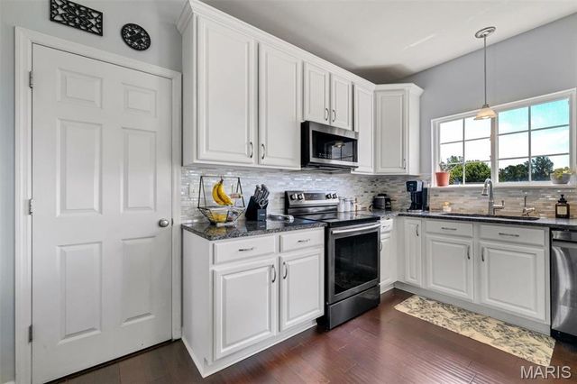 2 Doe Valley Court, O'fallon, MO 63366