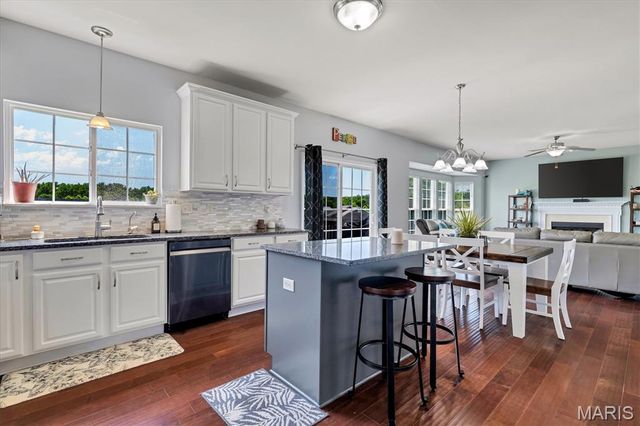 2 Doe Valley Court, O'fallon, MO 63366