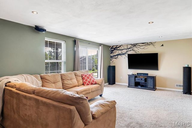 2 Doe Valley Court, O'fallon, MO 63366