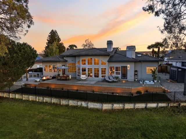 1355 Sonnys Way, Hollister, CA 95023