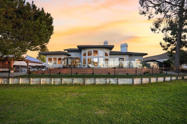 1355 Sonnys Way, Hollister, CA 95023