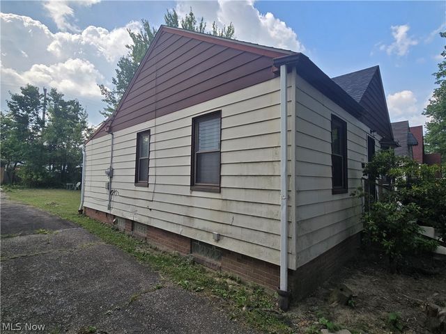 15908 Invermere Avenue, Cleveland, OH 44128