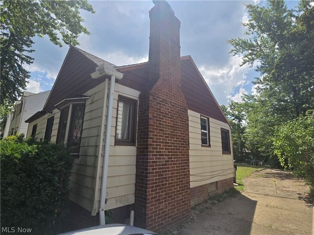 15908 Invermere Avenue, Cleveland, OH 44128