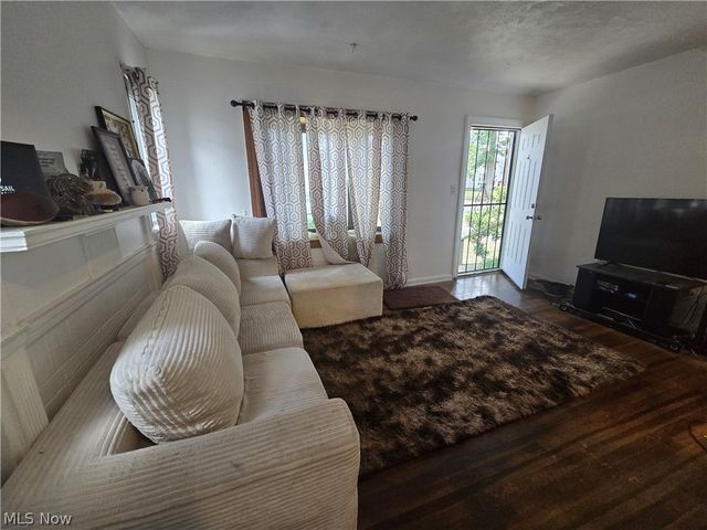 15908 Invermere Avenue, Cleveland, OH 44128