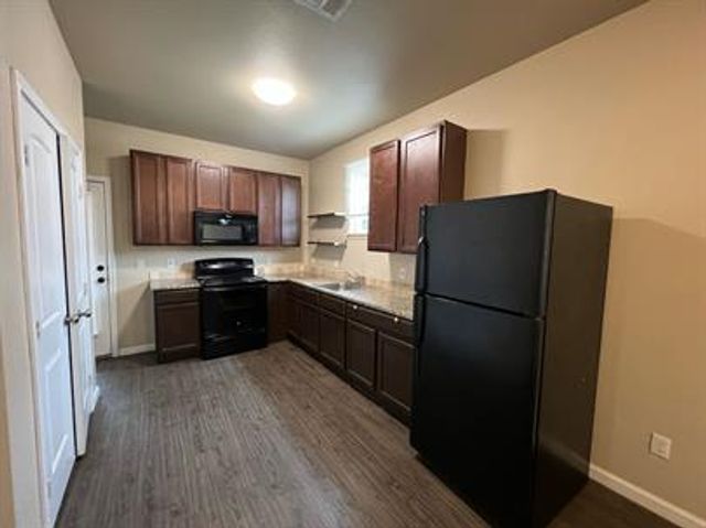 1013 Fir LN, Lockhart, TX 78644