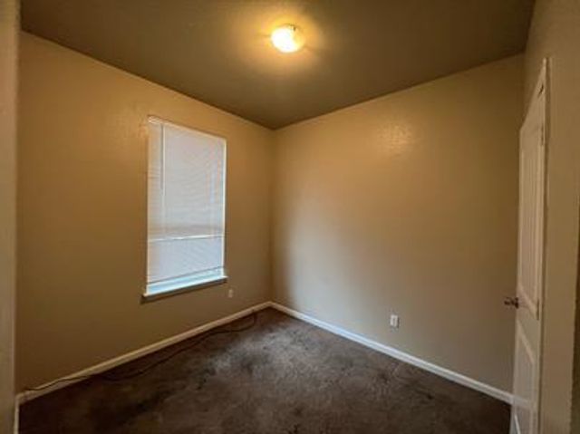 1013 Fir LN, Lockhart, TX 78644