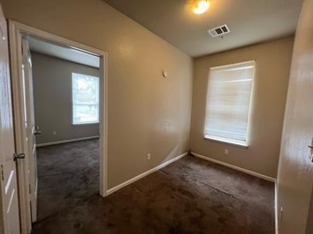 1013 Fir LN, Lockhart, TX 78644