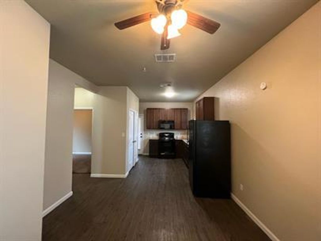 1013 Fir LN, Lockhart, TX 78644