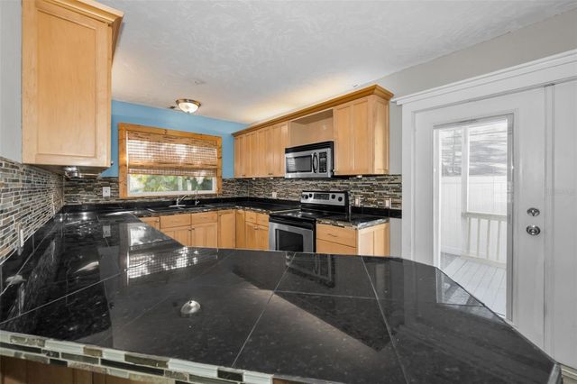 1122 E OAKWOOD STREET, Tarpon Springs, FL 34689