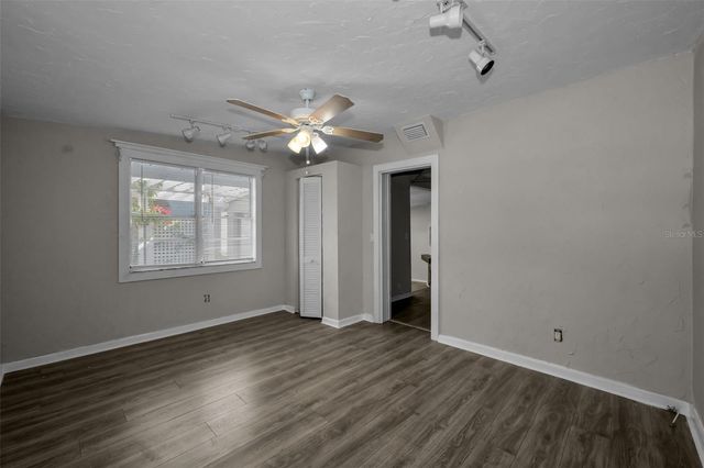 1122 E OAKWOOD STREET, Tarpon Springs, FL 34689