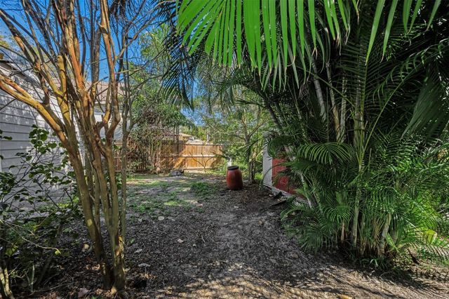 1122 E OAKWOOD STREET, Tarpon Springs, FL 34689