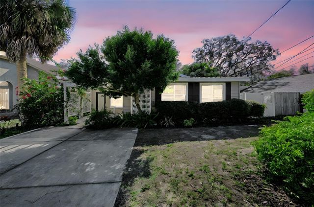 1122 E OAKWOOD STREET, Tarpon Springs, FL 34689