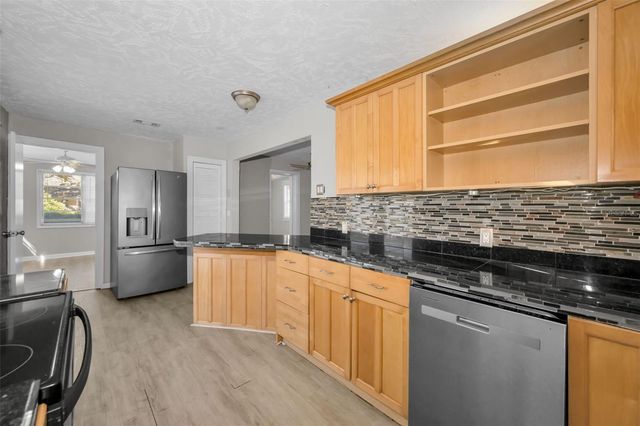 1122 E OAKWOOD STREET, Tarpon Springs, FL 34689