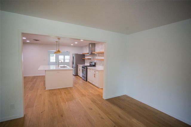 202 W Crestland DR, Austin, TX 78752