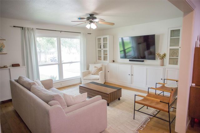 202 W Crestland DR, Austin, TX 78752