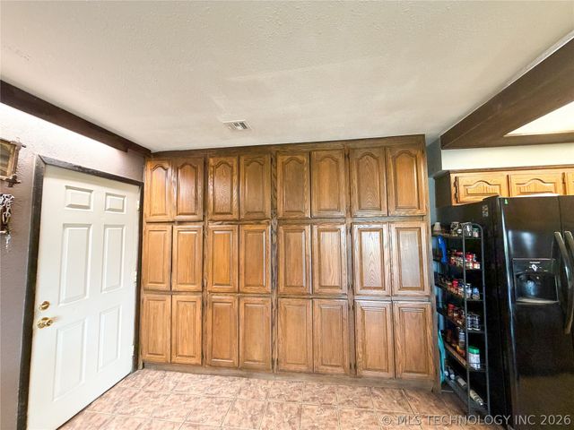 2210 W Golf Course Road, Tahlequah, OK 74464