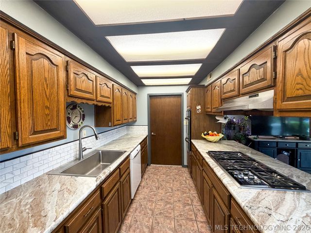 2210 W Golf Course Road, Tahlequah, OK 74464