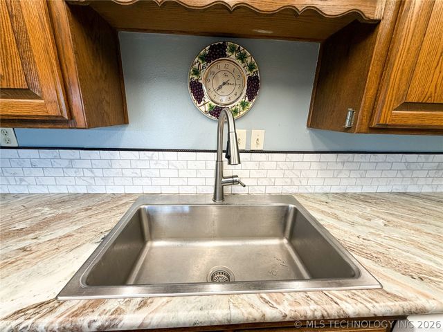 2210 W Golf Course Road, Tahlequah, OK 74464