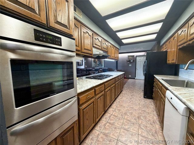 2210 W Golf Course Road, Tahlequah, OK 74464