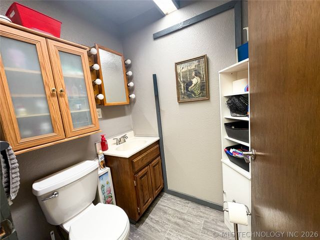 2210 W Golf Course Road, Tahlequah, OK 74464