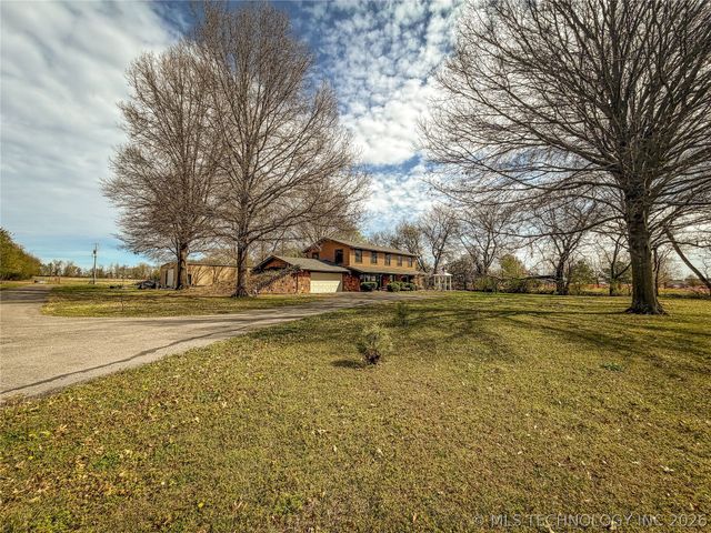 2210 W Golf Course Road, Tahlequah, OK 74464