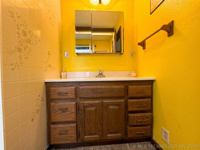 2210 W Golf Course Road, Tahlequah, OK 74464