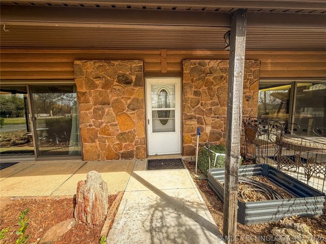 2210 W Golf Course Road, Tahlequah, OK 74464